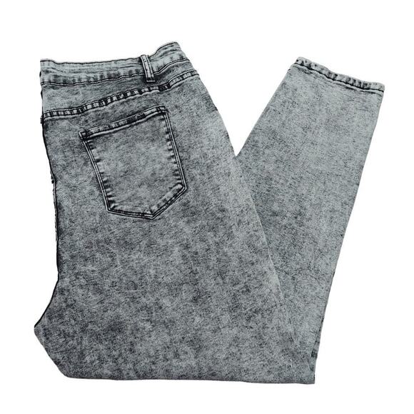City Chic Denim - City Chic Women's Plus Size Harley Mid-Rise Ankle Grazer Black Acid Wash Jeans